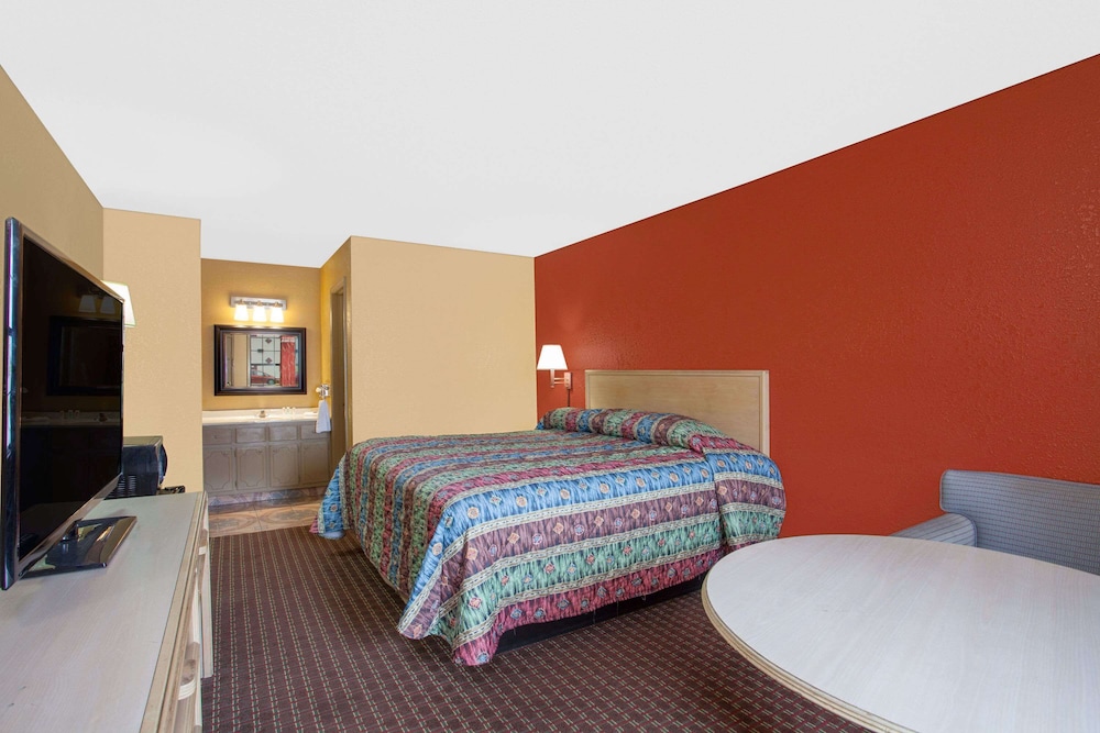 Room, 1 King Bed photo 2
