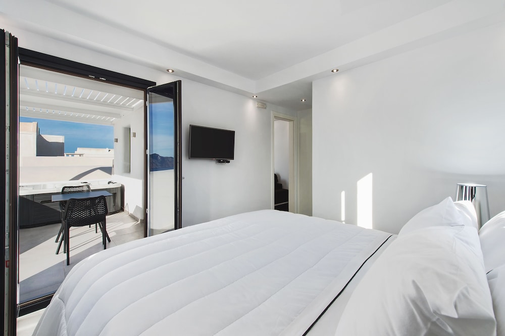 One-Bedroom Apartment, outdoor tub