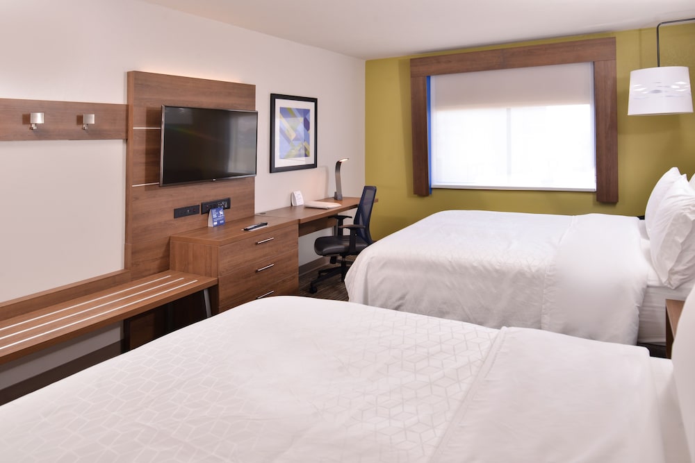 Suite, 2 Queen Beds with Sofa bed - Photo 3