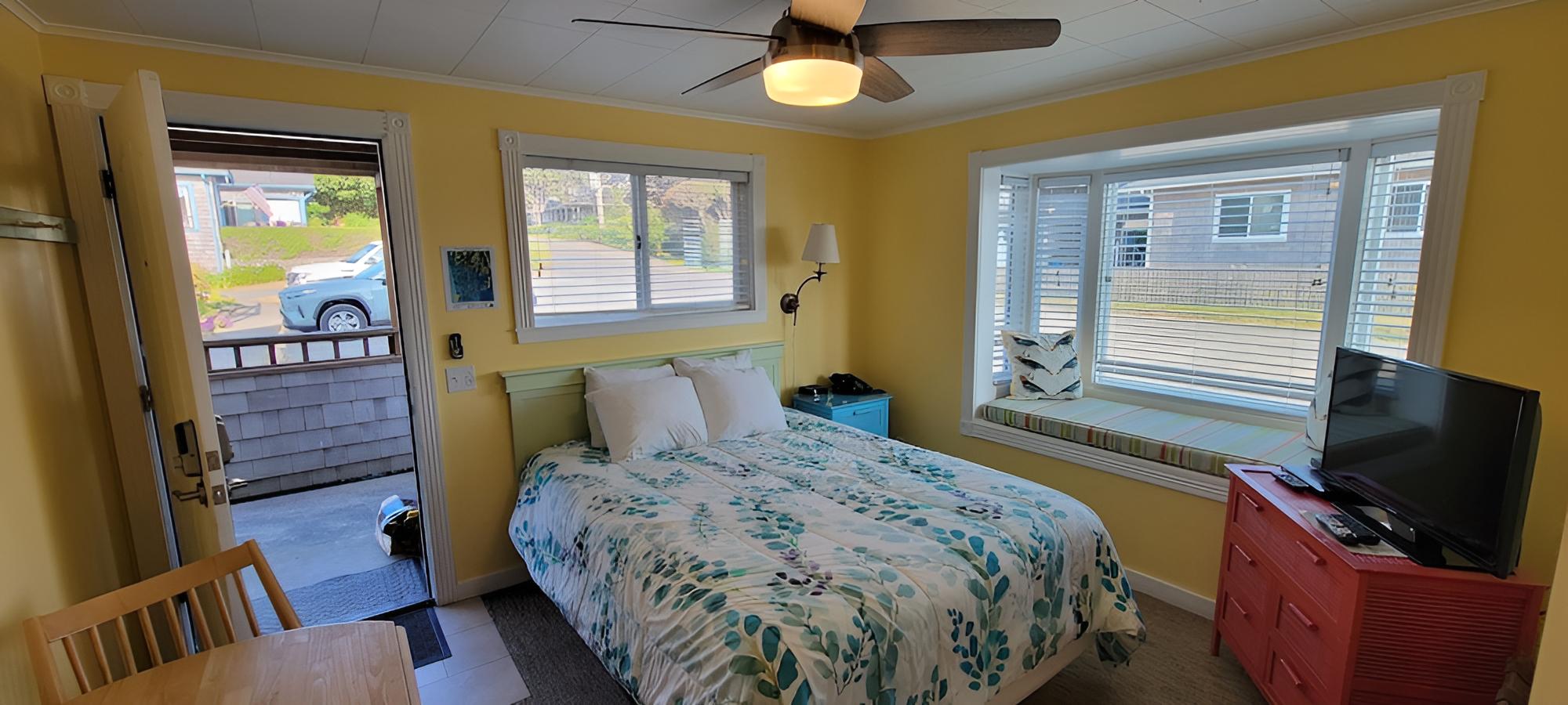 Studio, 1 Queen Bed (No Ocean View) photo 1