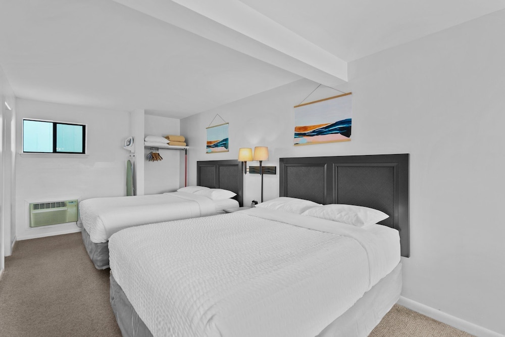 Room, 2 Queen Beds, Kitchen, Pool View photo 3