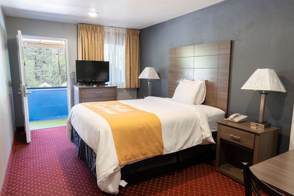 Classic Room, 1 Queen Bed photo 1