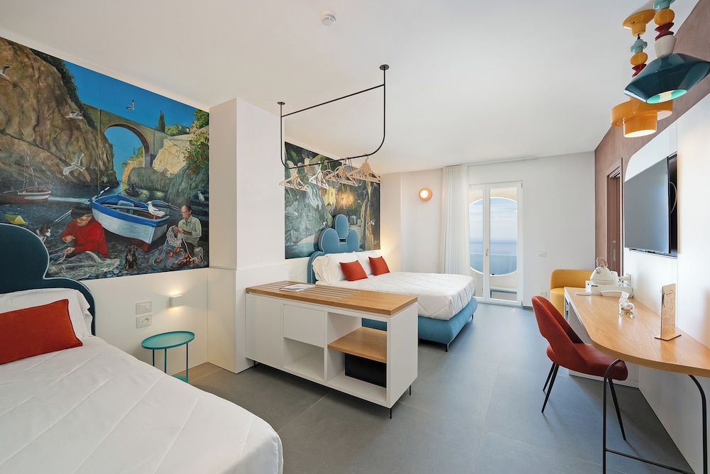 Deluxe Quadruple Room, Sea View photo 2