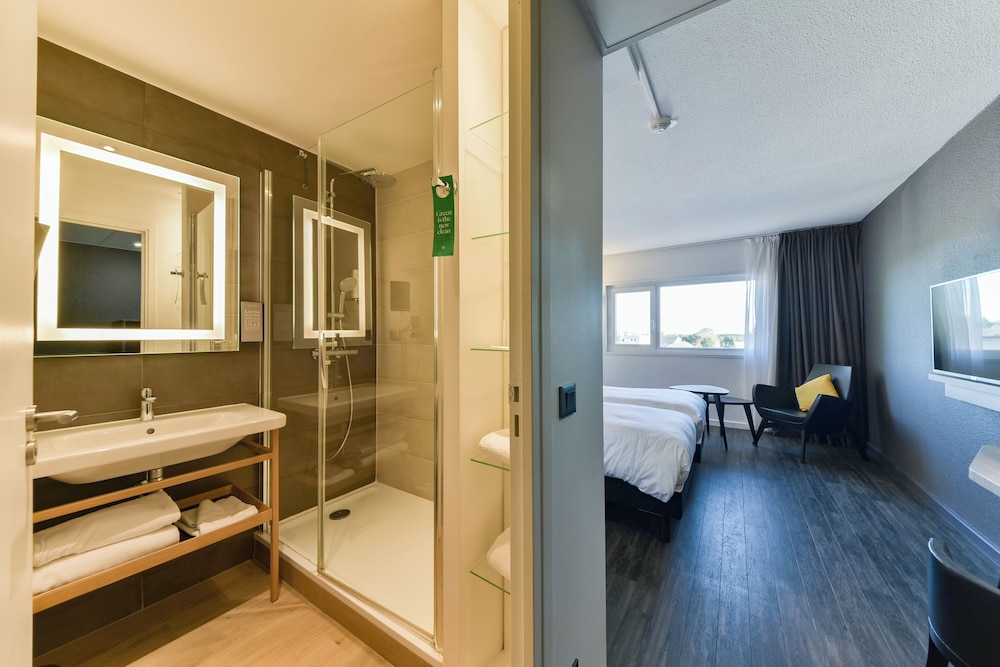 Superior Room, Multiple Beds - Photo 6