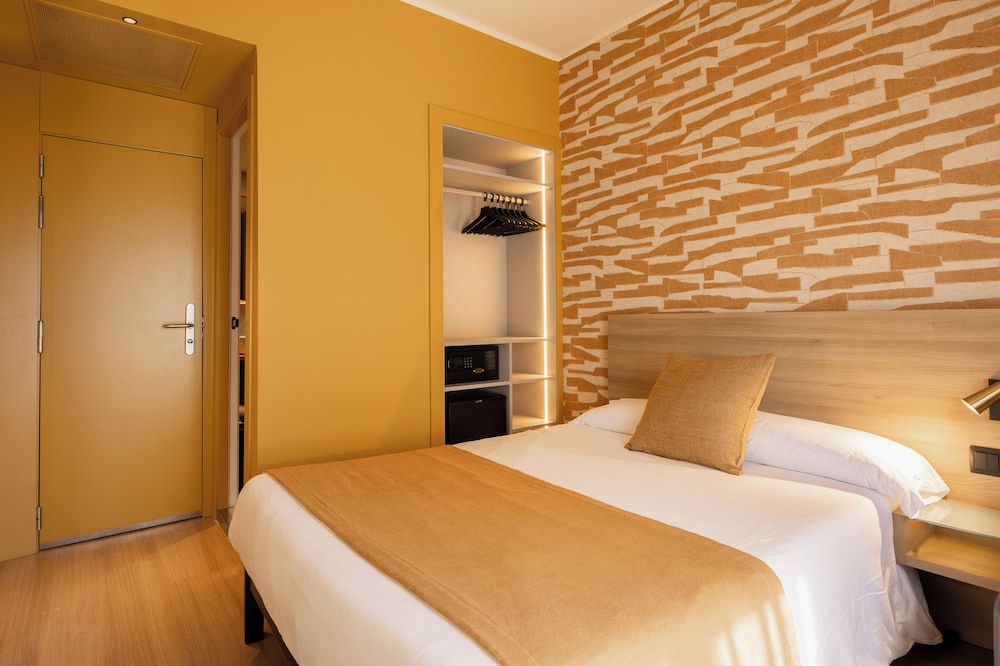 Single Room thumbnail 5