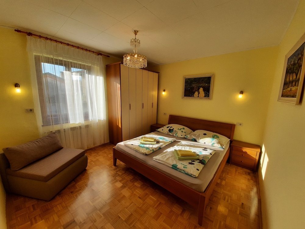 Comfort Apartment, 1 King Bed with Sofa bed, Sauna, Hill View photo 1