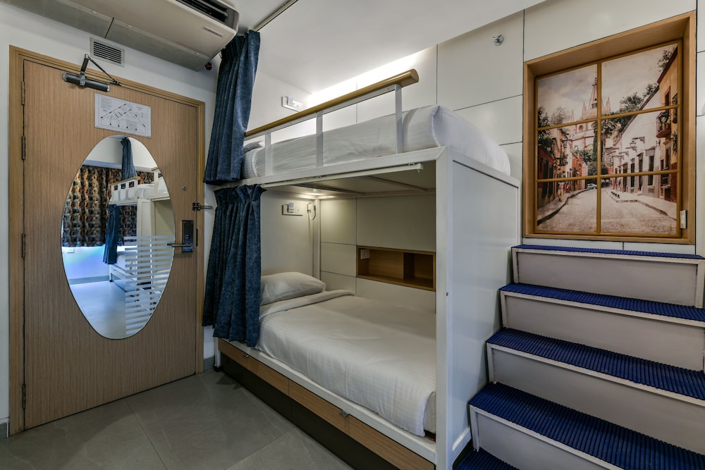 Shared Dormitory, Women only, City View (8 Beds) photo 1