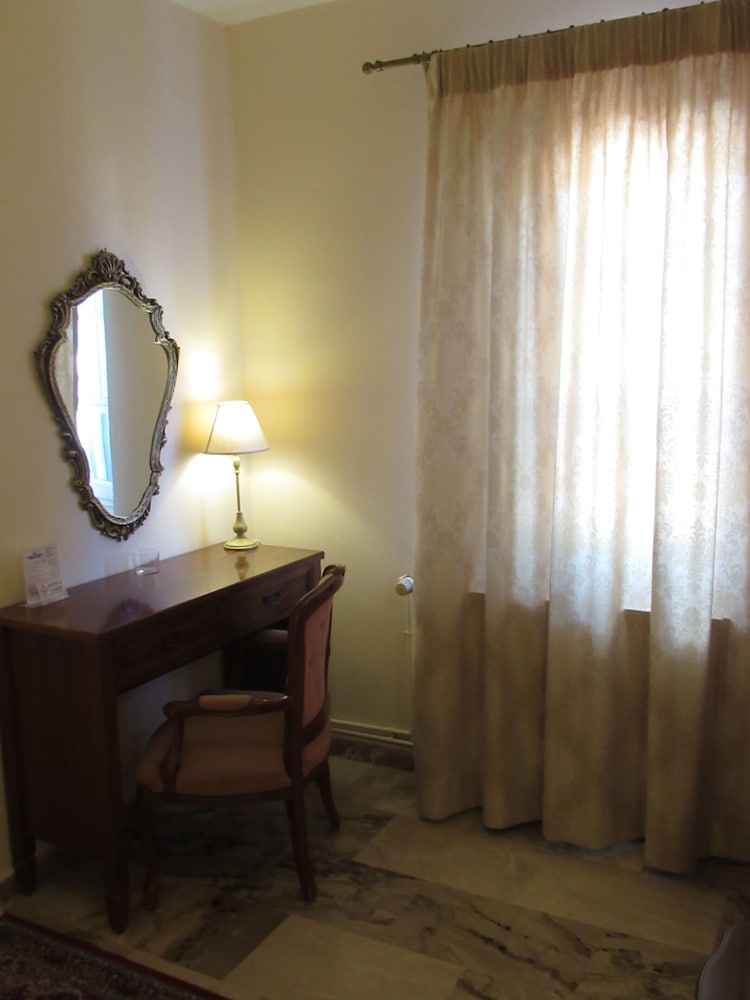 Double Room (or Castle View) photo 3