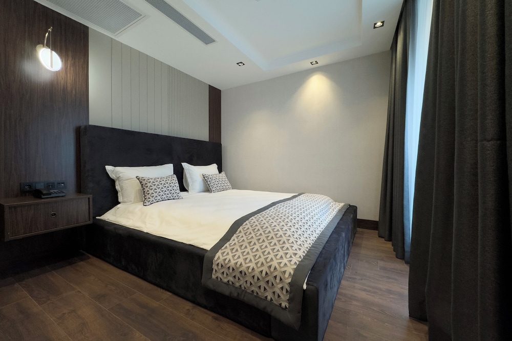 Family Suite, 1 Bedroom, City View photo 2