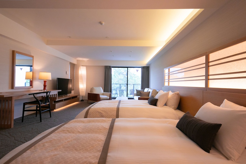 Moderate Twin Room B thumbnail 6