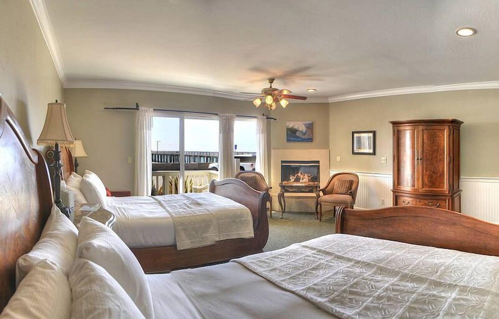 Room, 2 Queen Beds, Fireplace, Ocean View photo 3