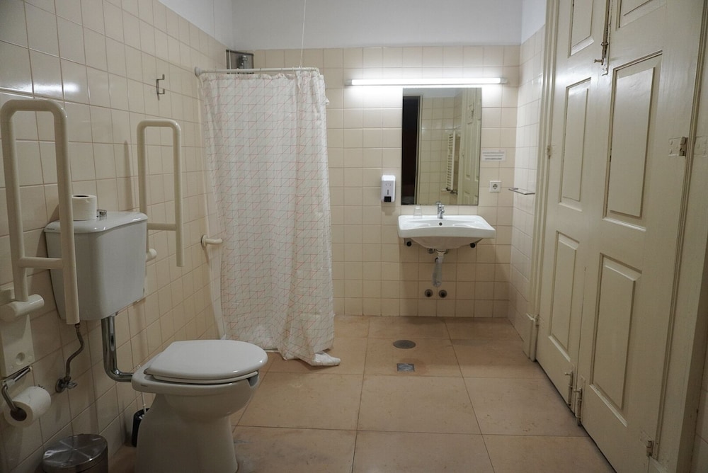 Twin Room, Accessible photo 3