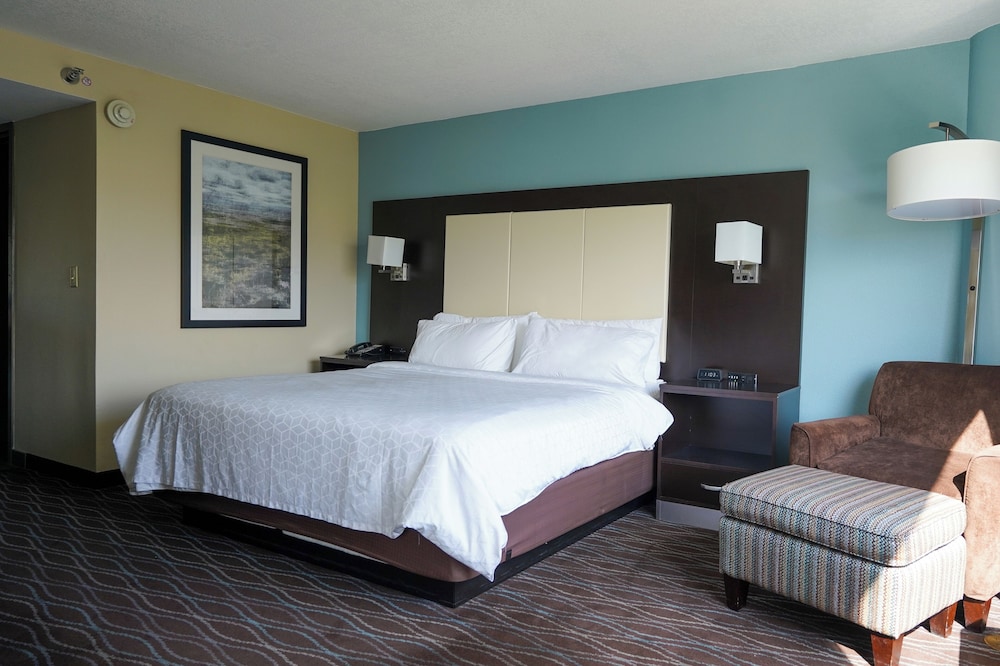 Premium Room, 1 King Bed, Corner - Photo 4
