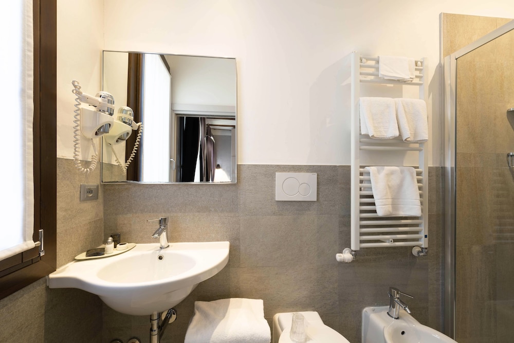 Double or Twin Room, Annex Building thumbnail 5