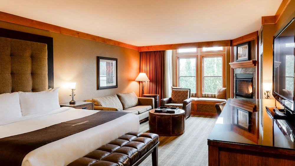 Deluxe Room, 1 King Bed, Fireplace (Premium King Fireplace with Sofa Slee) - Photo 1