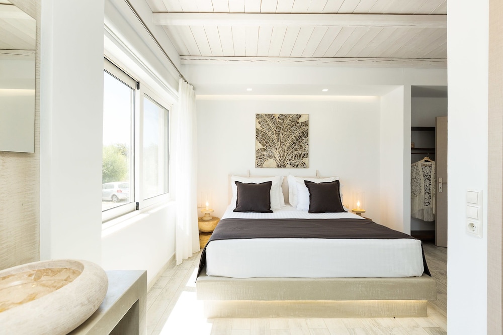 Suite, 2 Bedrooms, Pool View