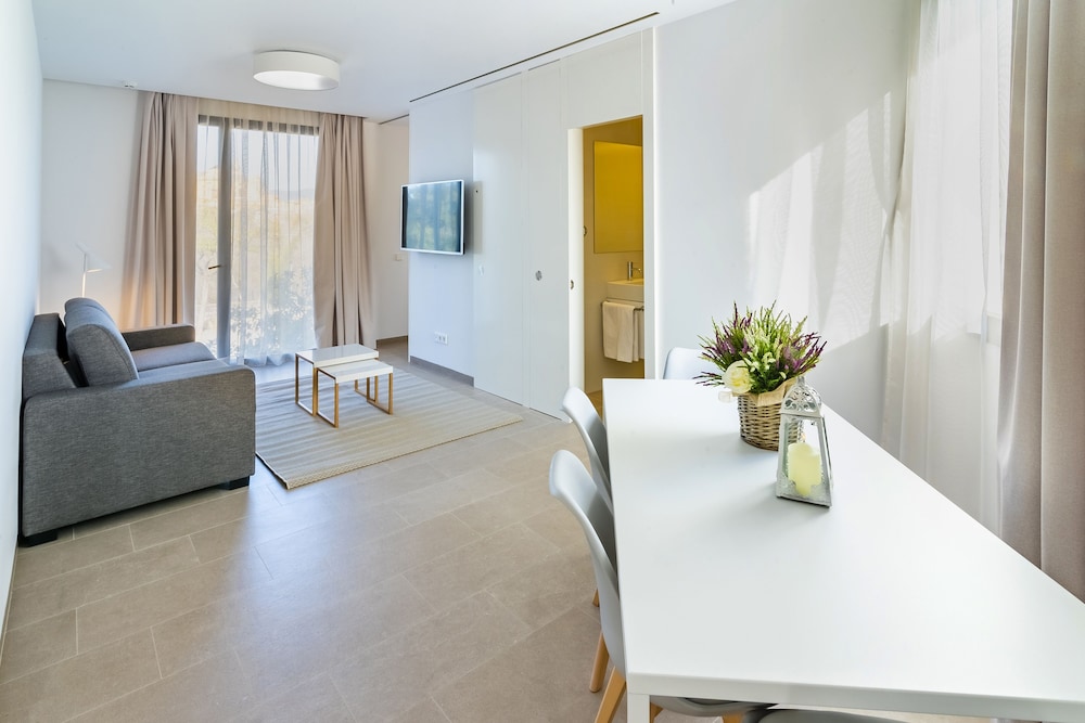 Superior Apartment, 1 Queen Bed with Sofa bed (Sin parking) photo 3