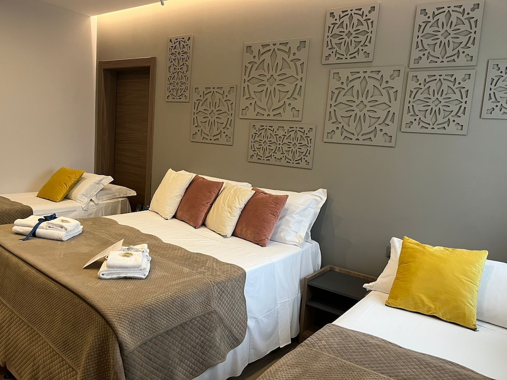 Deluxe Quadruple Room (106)