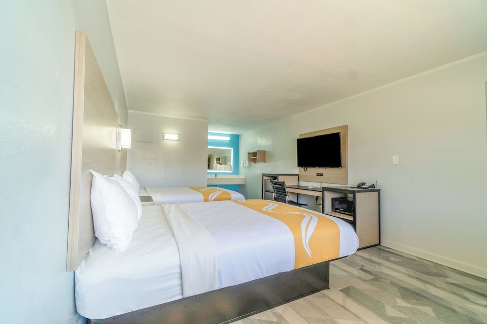 Room, 2 Queen Beds, Non Smoking - Photo 4