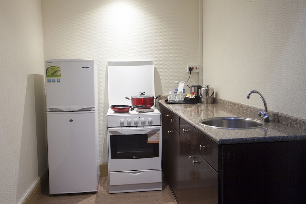 Executive Suite, Kitchen - Photo 5