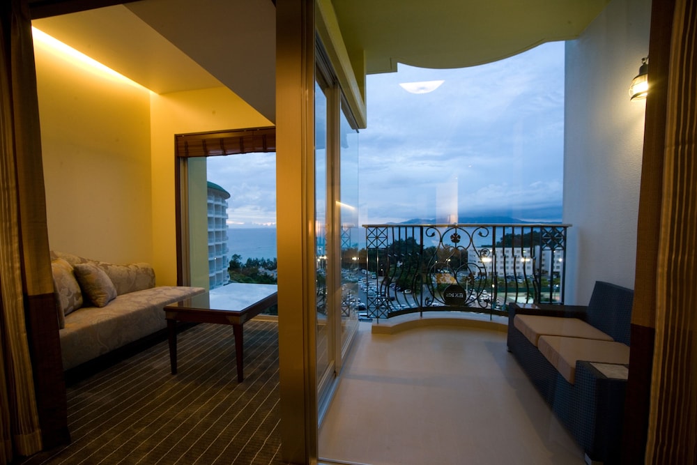 Premier Twin High Floor for 4 people, Non Smoking - Photo 4