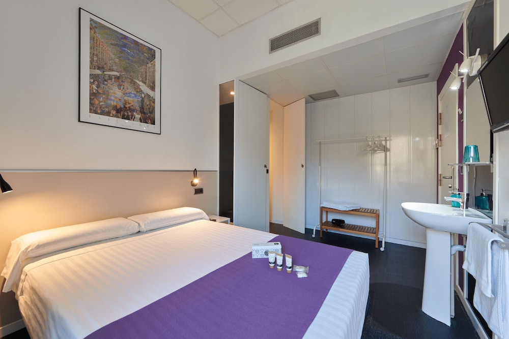 Standard Room photo 2