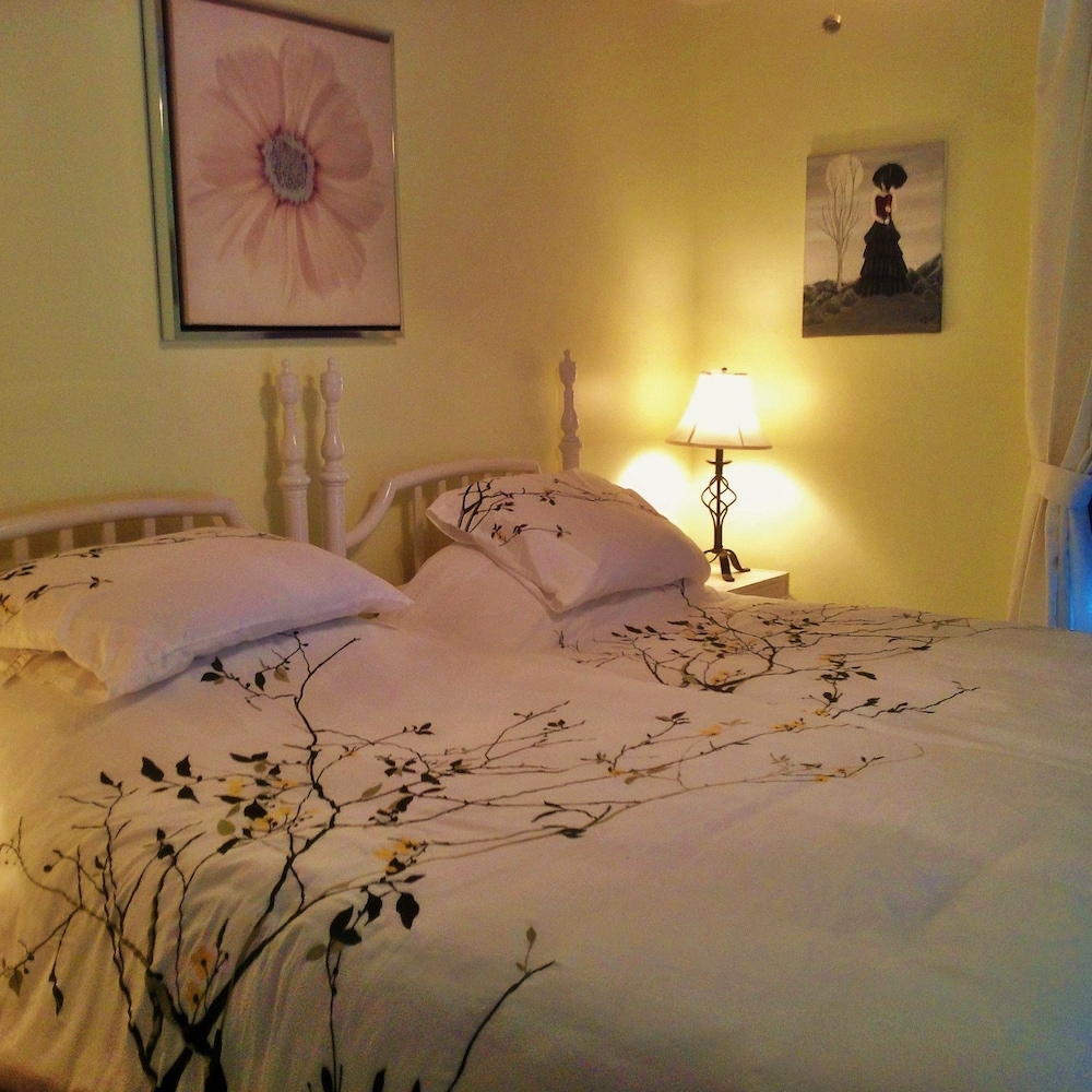 Room, 2 Twin Beds, Shared Bathroom photo 2