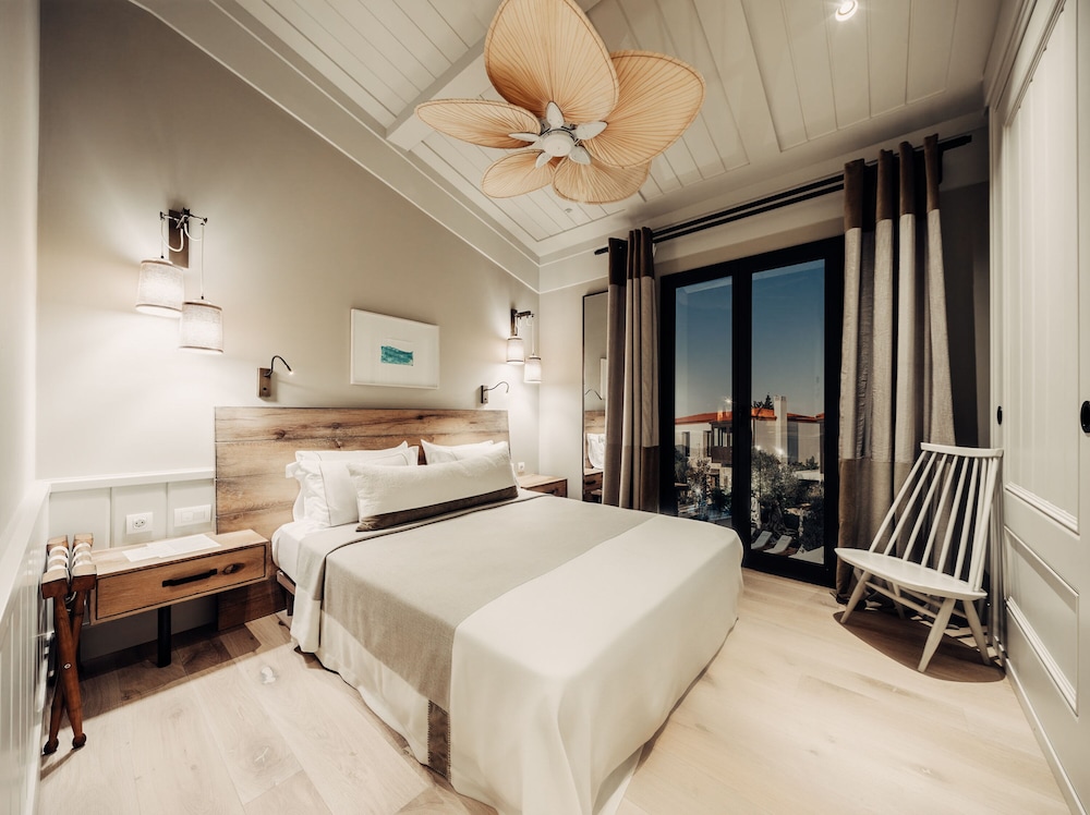 Premium Double Room, Non Smoking, Pool View