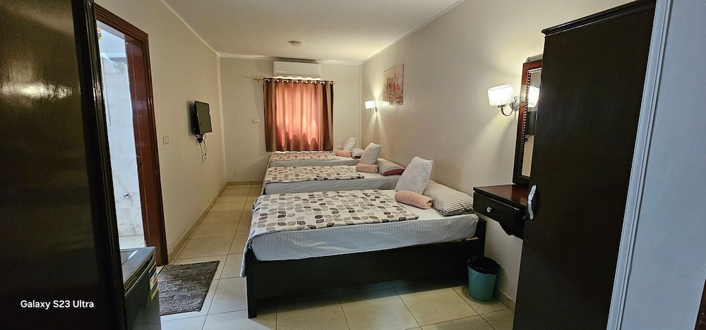 Economy Triple Room - Photo 2
