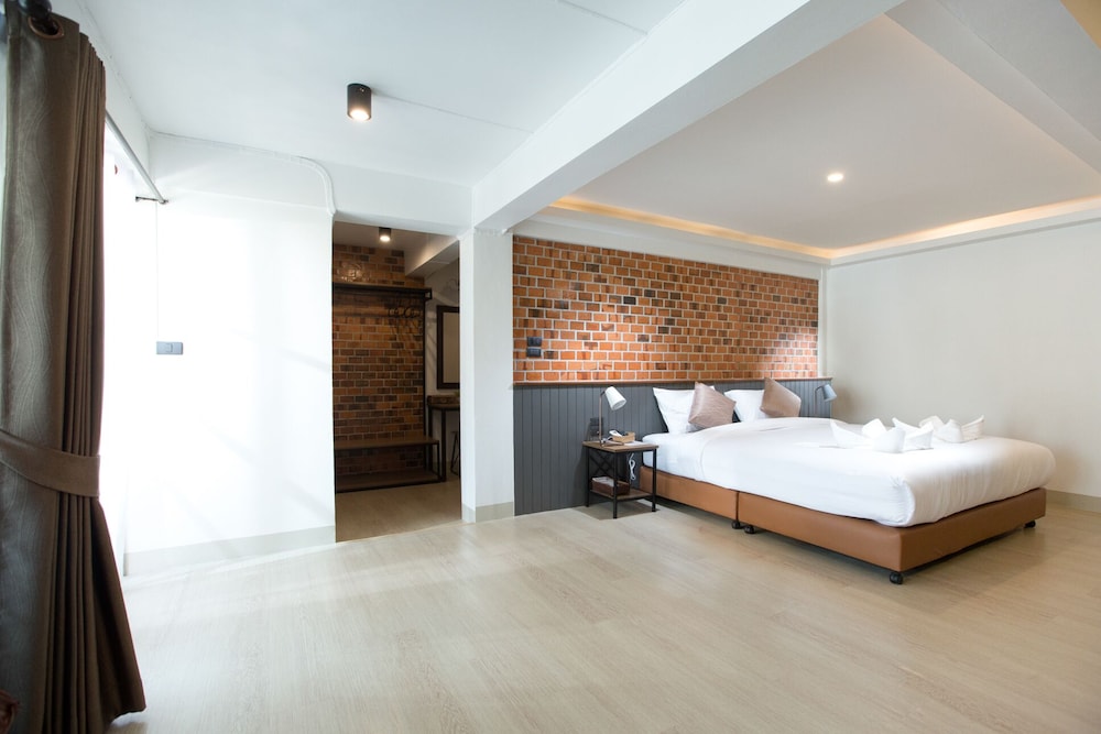 Deluxe Double Room, 1 King Bed, Microwave, Garden View photo 1