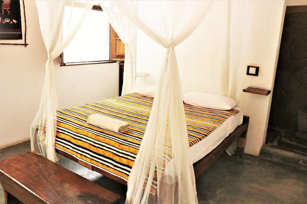 Economy Double Room, Balcony, Partial Ocean View (Ingrid)