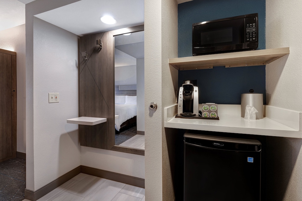 Suite, 1 King Bed (with Living Area) - Photo 1