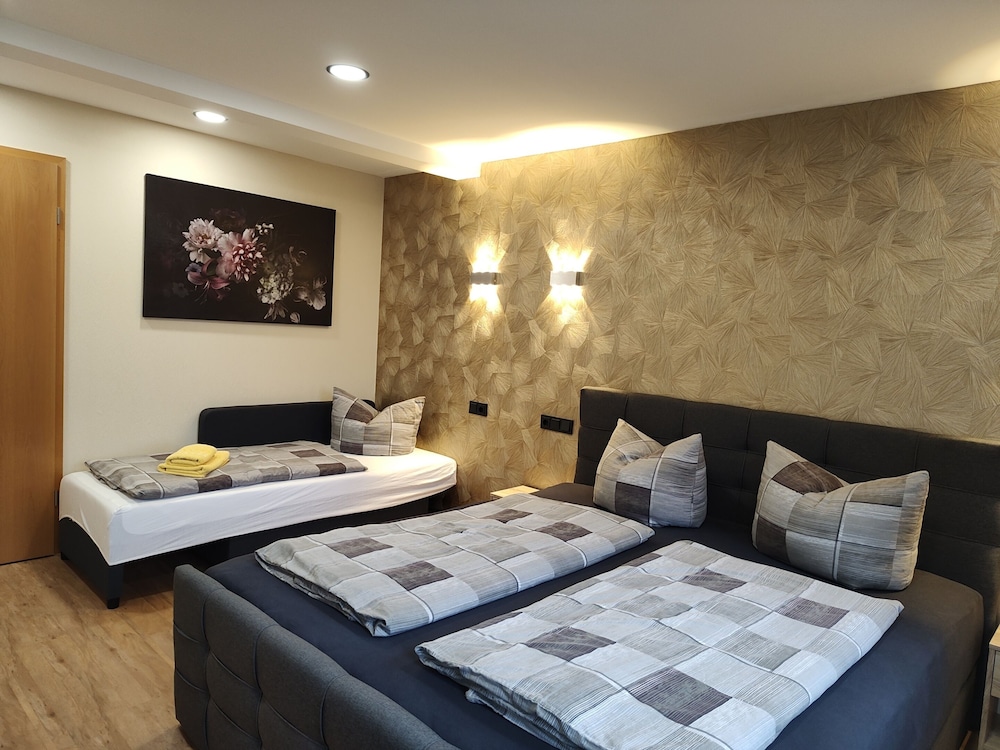 Classic Triple Room, Private Bathroom, Garden View - Photo 1