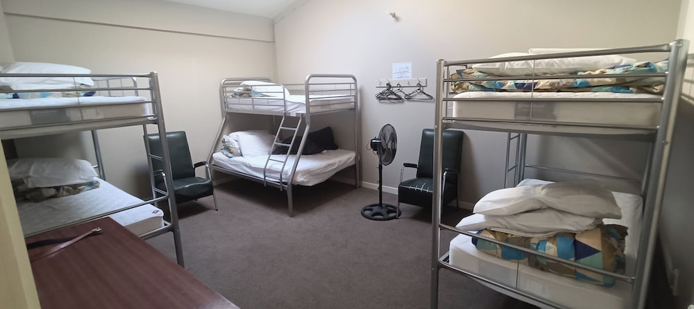 Backpacker _Dorm bed photo 2