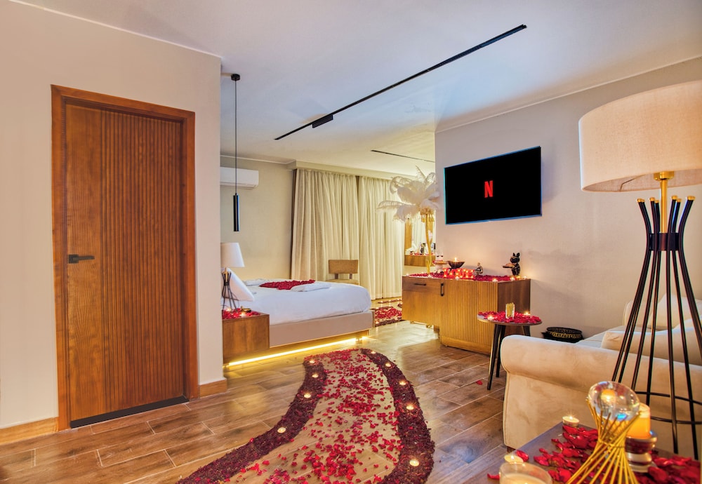 Luxury Suite, Balcony, Mountain View