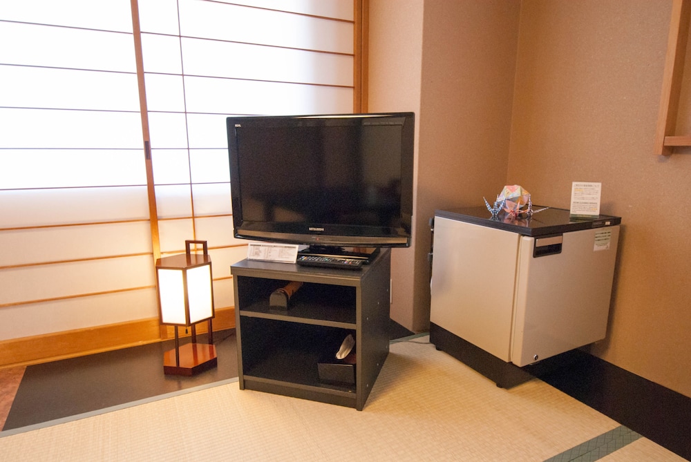 Japanese Style Room for 4 People (Shared Bathroom) - Photo 8