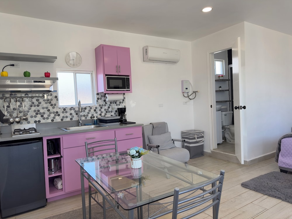 Economy Studio Suite, 1 Double Bed, Non Smoking, Kitchen photo 3