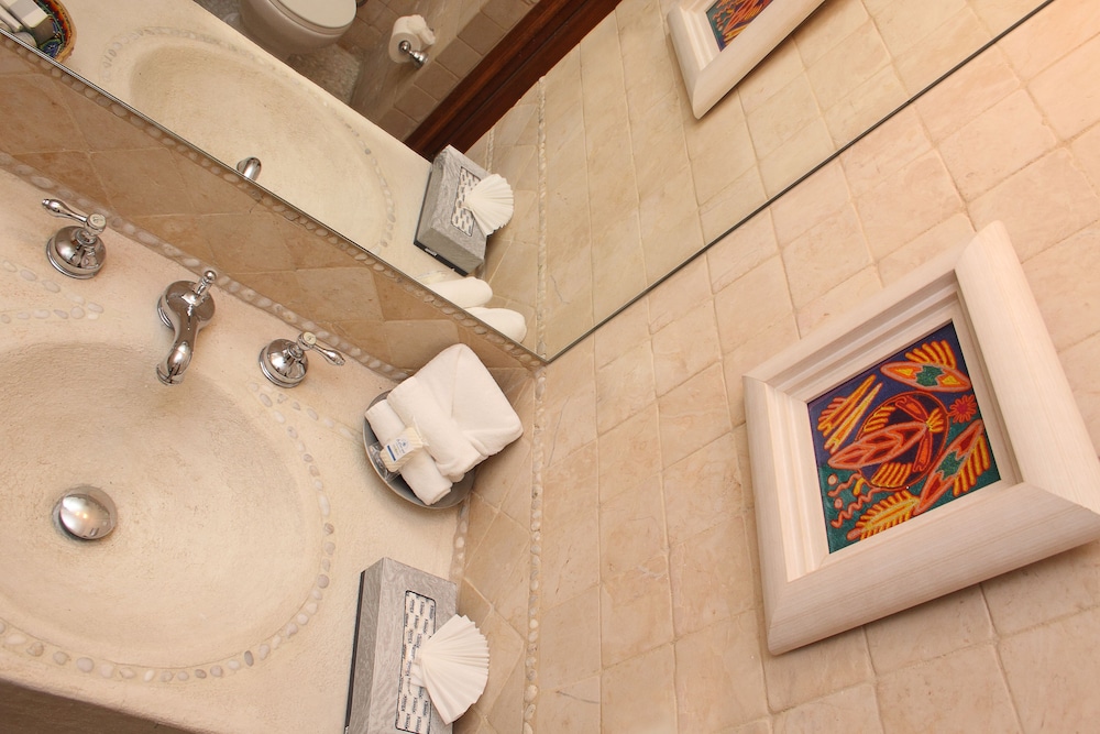 Premium King Room - Photo 4