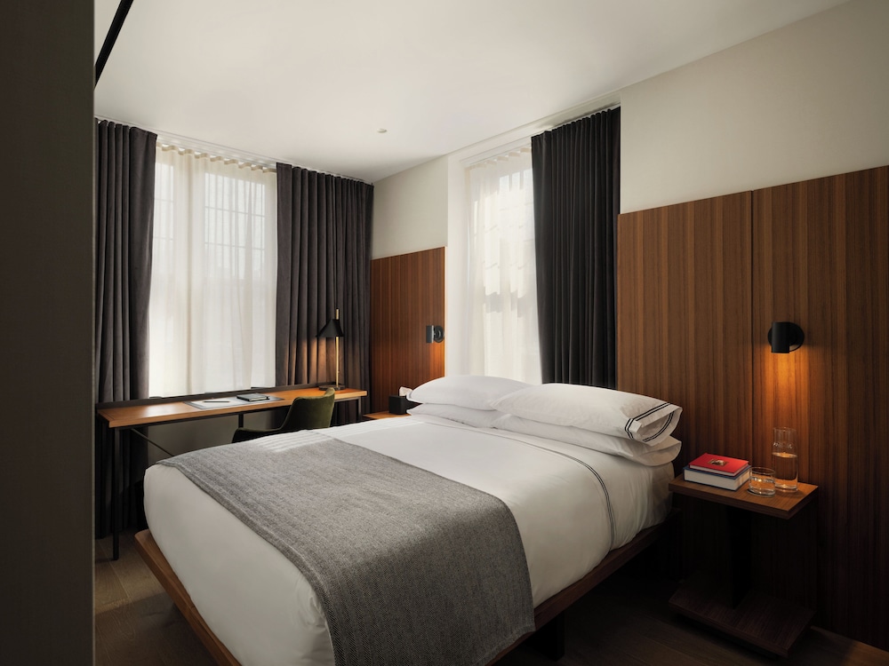 Room, 1 Queen Bed (Interior) thumbnail 6
