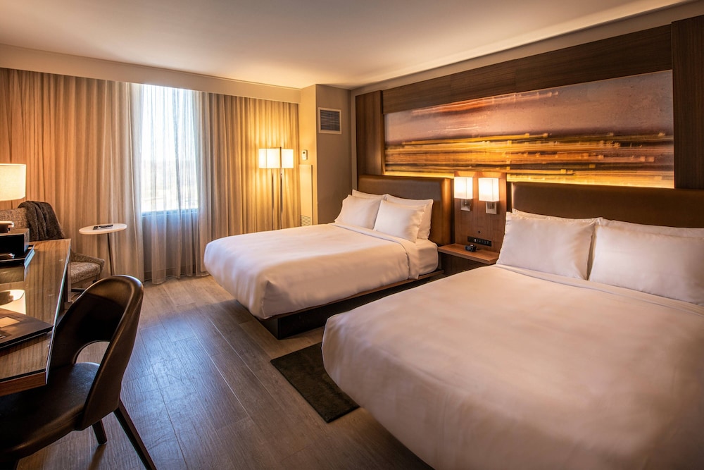 Club Room, 2 Queen Beds - Photo 6