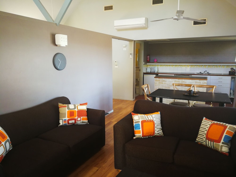 Standard Suite, 2 Bedrooms, Non Smoking, Kitchen (Villa) photo 2
