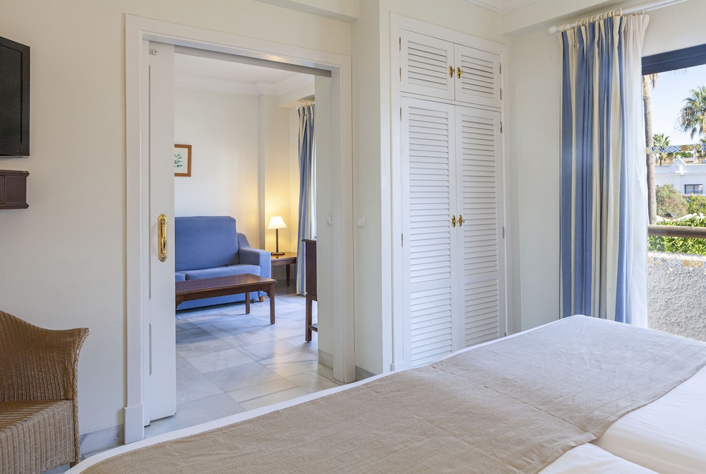 Junior Suite, 1 Bedroom - Photo 1
