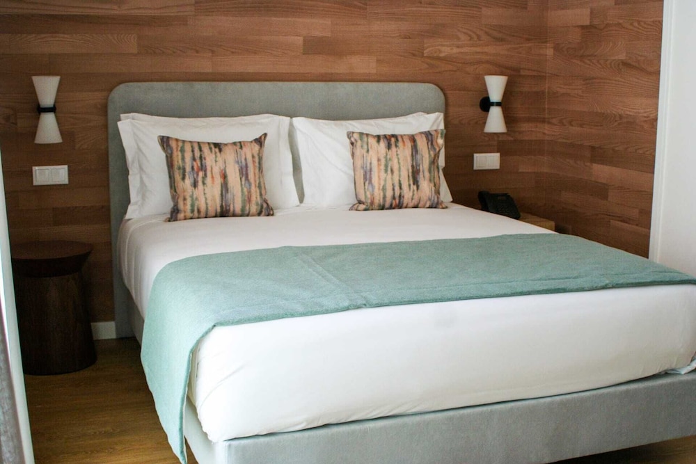 Standard Twin Room - Photo 11