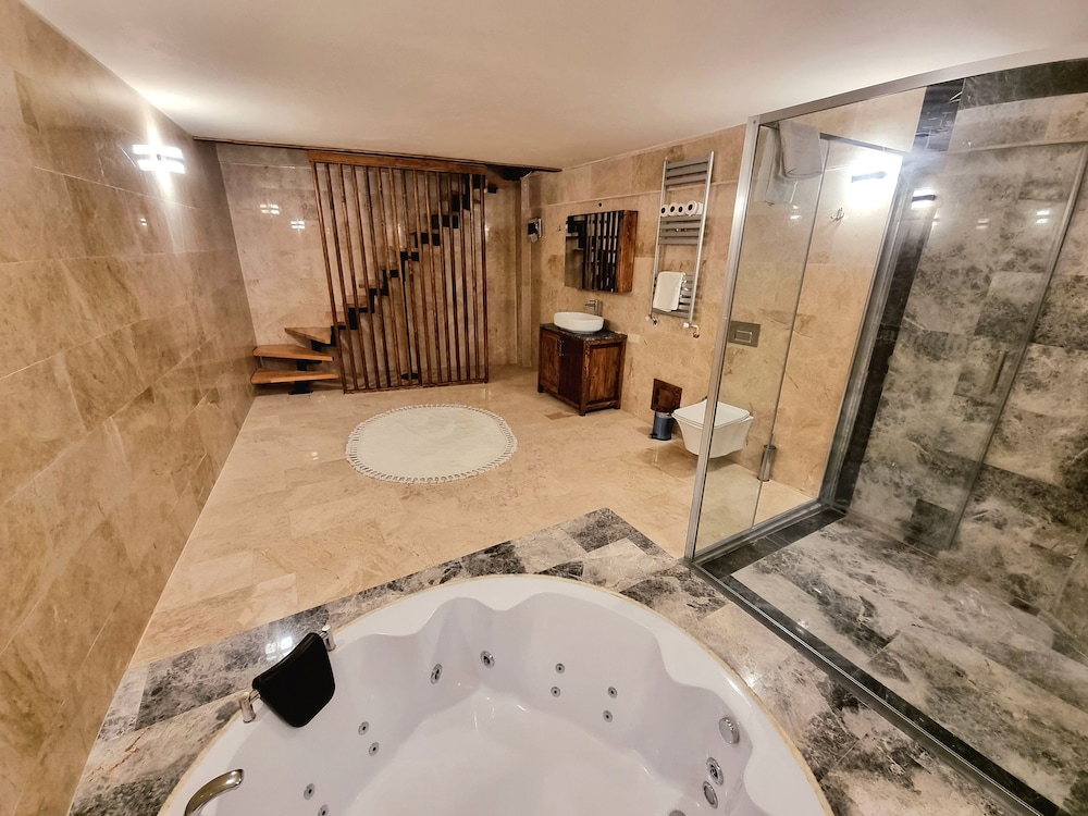 Signature Duplex Room, Jetted Tub - Photo 7