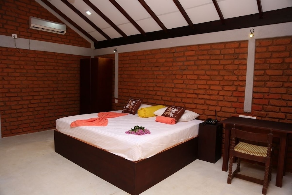 Deluxe Double Room, 1 King Bed, Patio