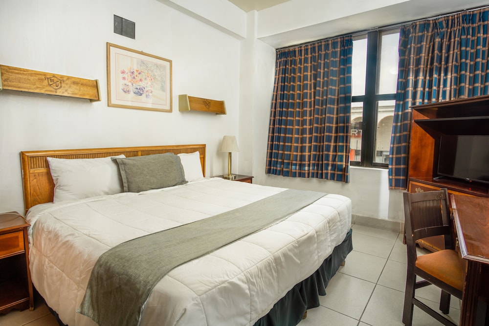 Standard Room, 1 King Bed - Photo 1
