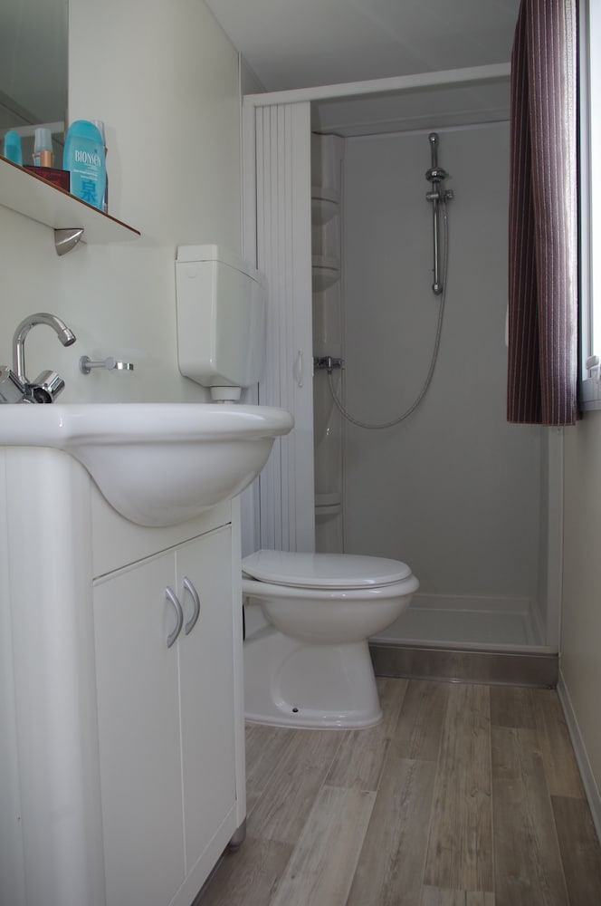 Standard Mobile Home, 2 Bedrooms photo 3
