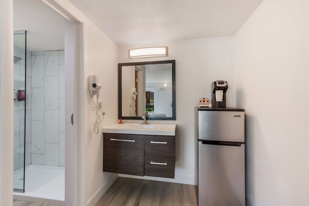 Standard Room, 2 Double Beds, Non Smoking, Patio