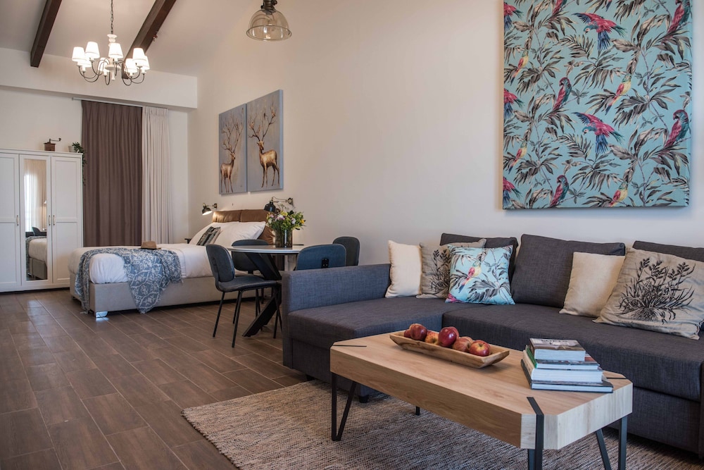 Superior Family Room,Valley View photo 1