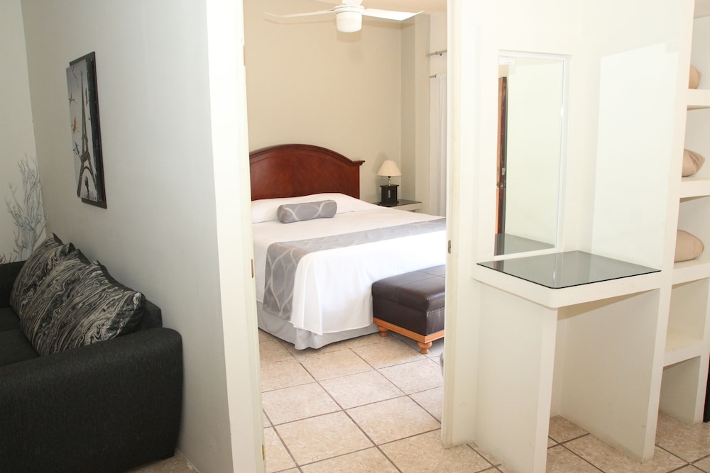 Room (SUITE 2)